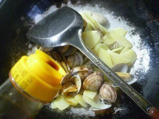 土豆炒花蛤的做法步骤8