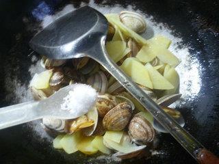 土豆炒花蛤的做法步骤9