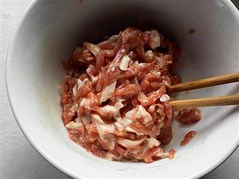 野芹菜炒肉的做法步骤1
