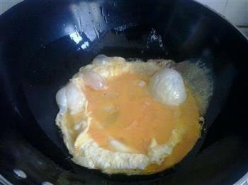 包菜鸡蛋粉丝包子的做法图解2