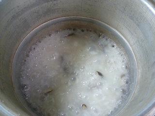 香菇五花肉大米粥的做法步骤9