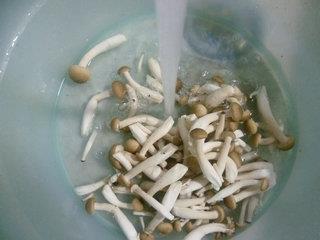 蟹味菇冬瓜汤的做法图解4