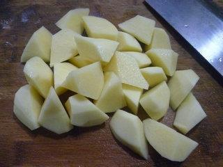 丝瓜土豆排骨汤的做法步骤3