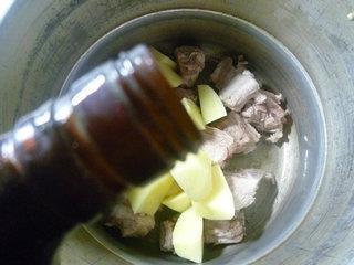 丝瓜土豆排骨汤的做法图解7
