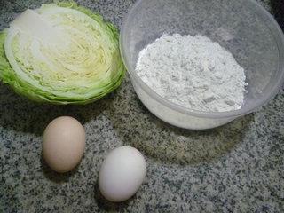 圆白菜鸡蛋面疙瘩的做法步骤1
