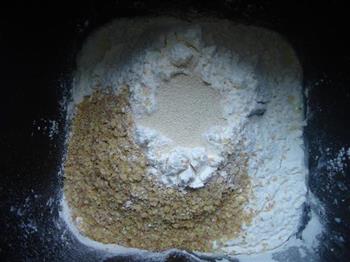 小麦胚芽奶酥面包的做法图解3