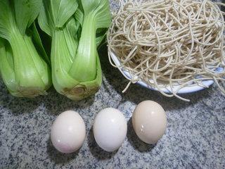 鸡蛋青菜炒面的做法步骤1