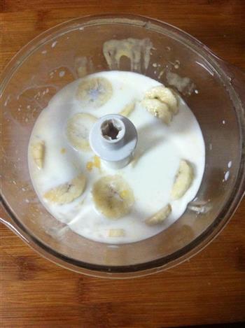 芒果香蕉奶昔的做法步骤2