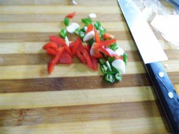 尖椒豆豉炒苦瓜的做法步骤2
