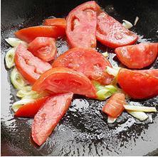 西红柿炒面筋的做法步骤4