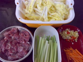 肉片炒白菜的做法步骤1