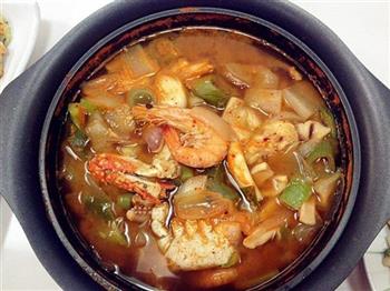 韩国海鲜大酱汤的做法步骤3