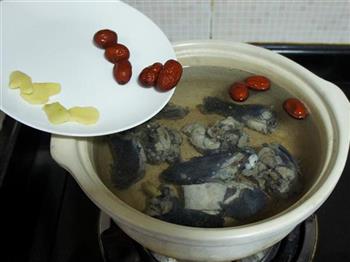 竹丝鸡红枣萝卜汤的做法步骤5