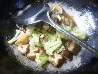 香菇油豆腐炒花菜的做法步骤11