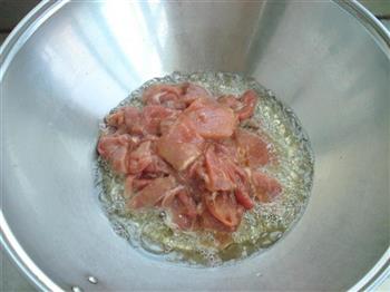 黄瓜炒肉片的做法步骤3