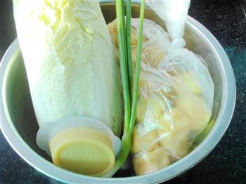 油豆腐炖白菜的做法图解1