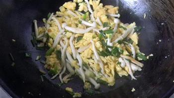 海鲜菇炒鸡蛋的做法图解6