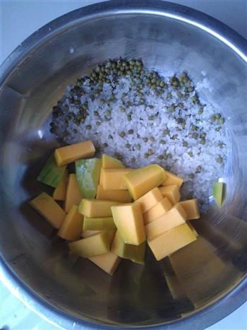 南瓜绿豆粥的做法步骤3