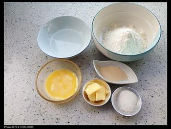 早餐之火腿玉米沙拉面包的做法步骤1