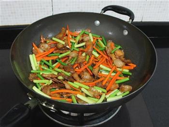 胡萝卜蒜苔炒肉片的做法步骤8