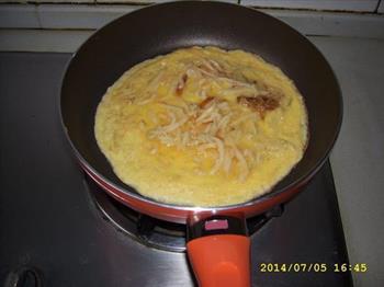 梅菜笋丝鸡蛋煎饼的做法步骤2