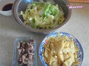 白菜豆皮炖牛肉的做法步骤1