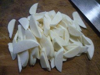 酸菜茭白炒肥牛的做法步骤3