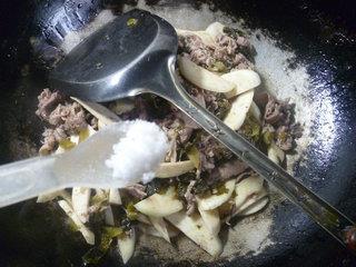 酸菜茭白炒肥牛的做法步骤9