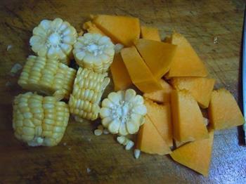 玉米南瓜排骨汤的做法图解2