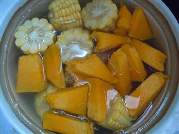 玉米南瓜排骨汤的做法步骤5