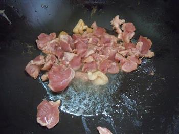 袖珍菇炒肉片的做法图解4