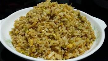 酸菜炒米饭的做法步骤8