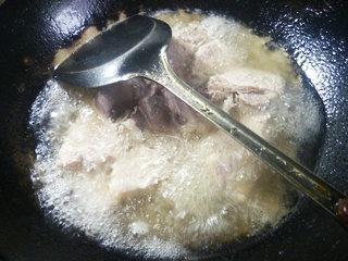 杏鲍菇梅豆烧猪大排的做法步骤7