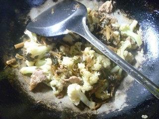 里脊肉梅干菜炒花菜的做法步骤10
