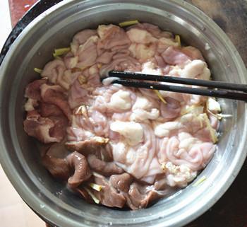 瘦肉猪杂炒米粉的做法步骤3