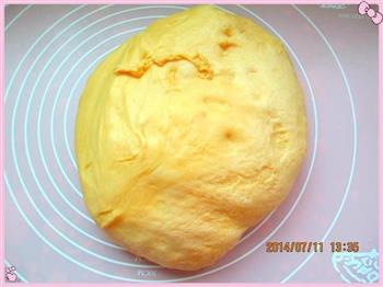 西瓜汁椰蓉花面包的做法步骤4