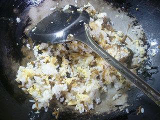 梅干菜鸡蛋炒饭的做法步骤5