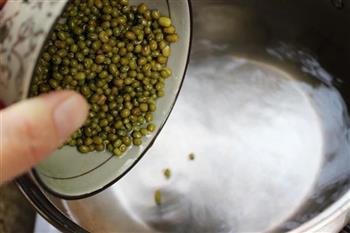 绿豆莲子薏米羹的做法步骤3