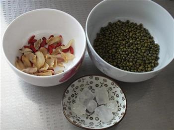 枸杞百合绿豆粥的做法步骤1