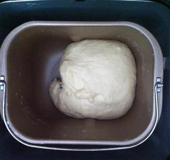 毛毛虫椰蓉面包的做法步骤2