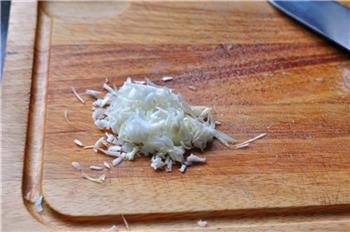 葱香洋芋擦擦的做法步骤3