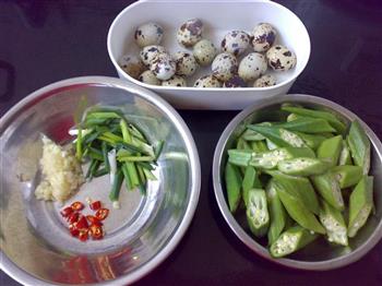 蒜拌秋葵鹌鹑蛋的做法步骤1