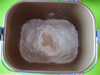 红豆沙辫子面包的做法步骤3