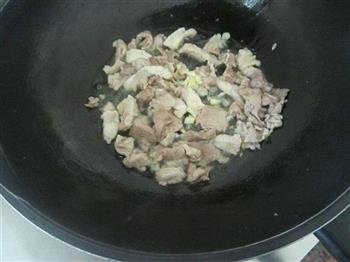 黄瓜炒肉片的做法步骤2