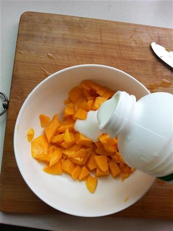 芒果酸奶棒冰的做法步骤2