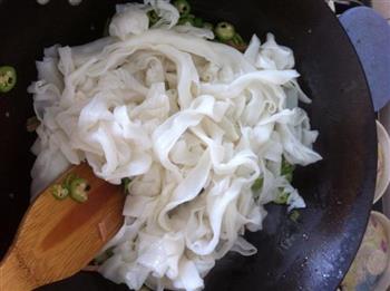 秋葵火腿丝炒米粉的做法步骤10