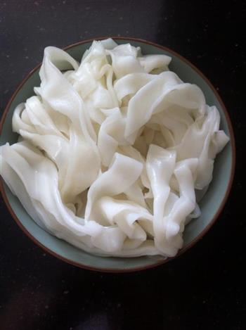 秋葵火腿丝炒米粉的做法步骤2