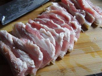 东北酸菜汆白肉的做法图解2