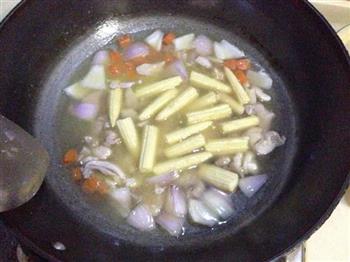 玉米笋咖喱鸡的做法步骤6