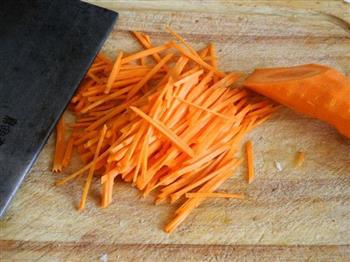 胡萝卜鸡肉焖饭的做法步骤3